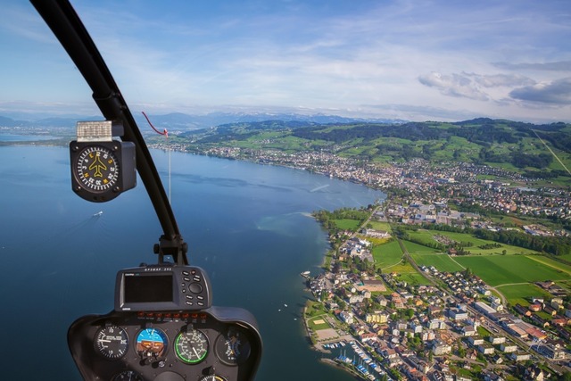 Helikopter über dem Boensee