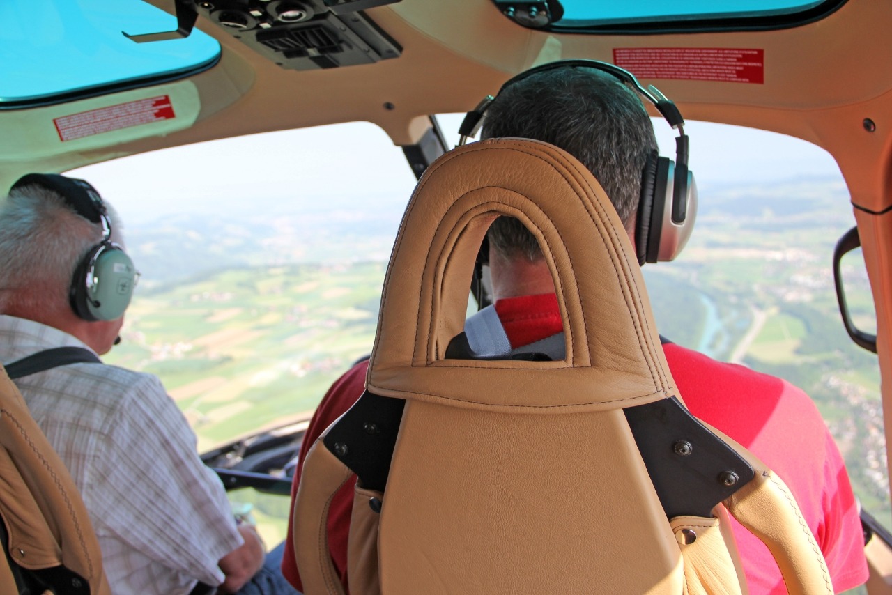 Blick auf den Piloten und das Cockpit